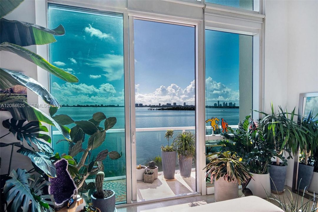 For Rent: $4,750 (1 beds, 1 baths, 996 Square Feet)