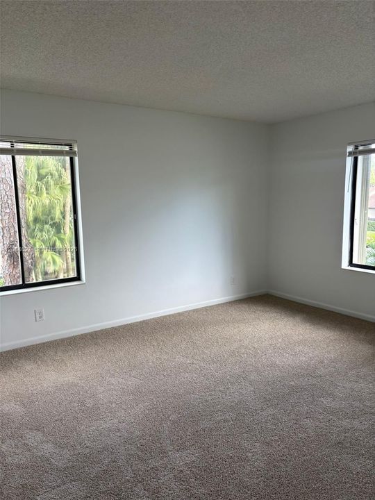 For Sale: $215,000 (2 beds, 2 baths, 1111 Square Feet)