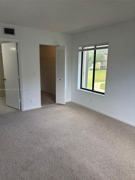 For Sale: $215,000 (2 beds, 2 baths, 1111 Square Feet)