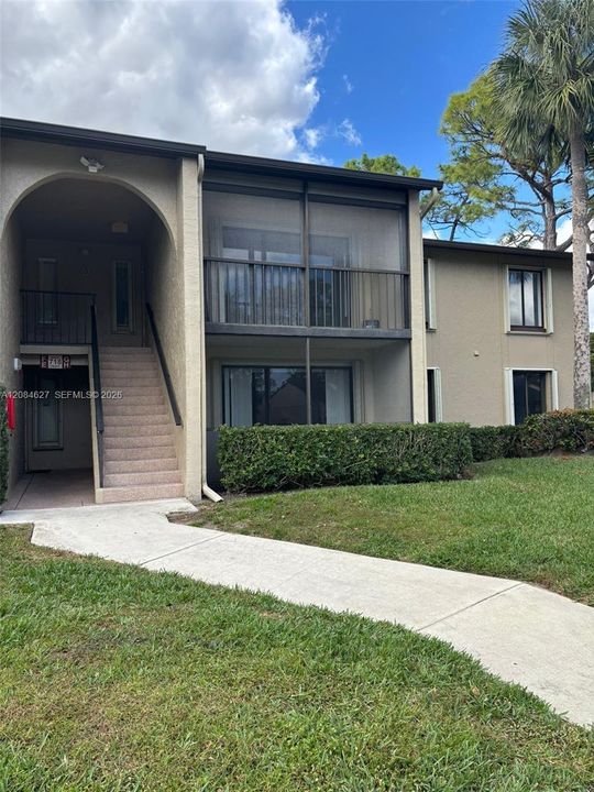 For Sale: $215,000 (2 beds, 2 baths, 1111 Square Feet)