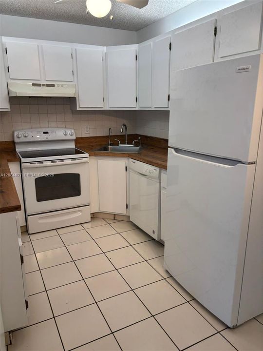 For Sale: $215,000 (2 beds, 2 baths, 1111 Square Feet)