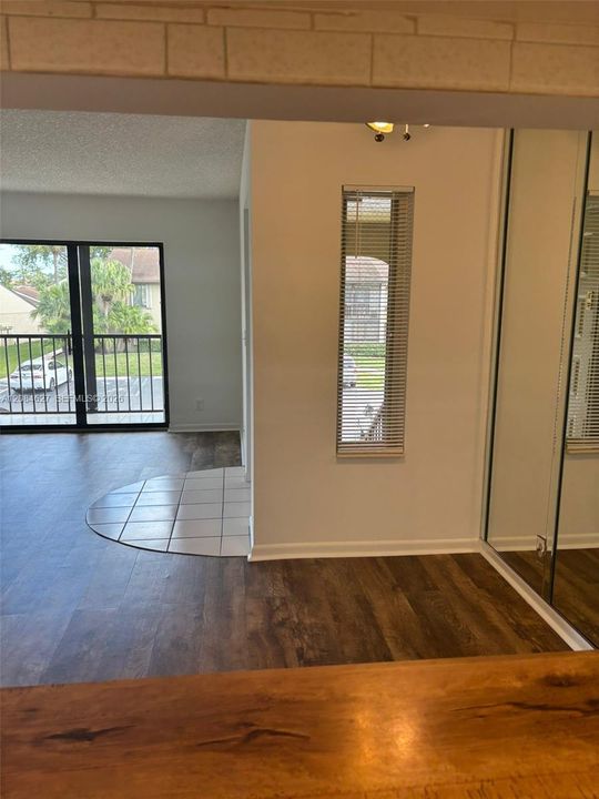 For Sale: $215,000 (2 beds, 2 baths, 1111 Square Feet)