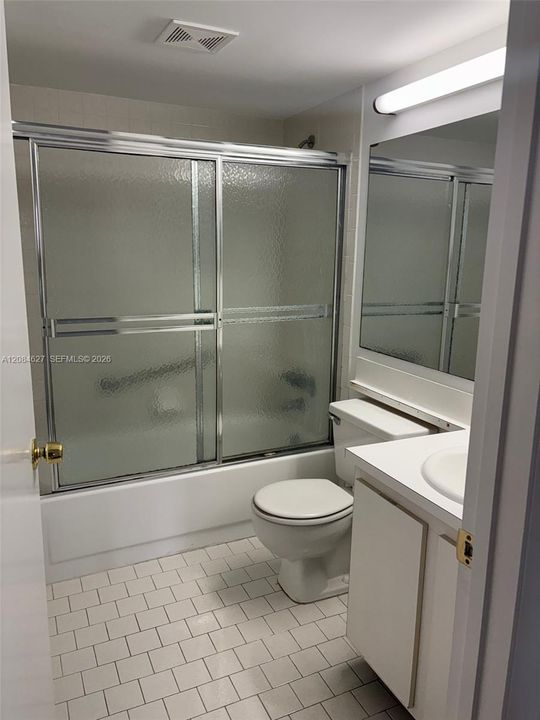 For Sale: $215,000 (2 beds, 2 baths, 1111 Square Feet)