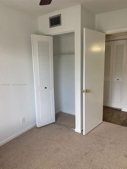 For Sale: $215,000 (2 beds, 2 baths, 1111 Square Feet)