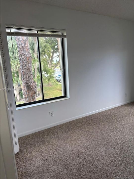 For Sale: $215,000 (2 beds, 2 baths, 1111 Square Feet)