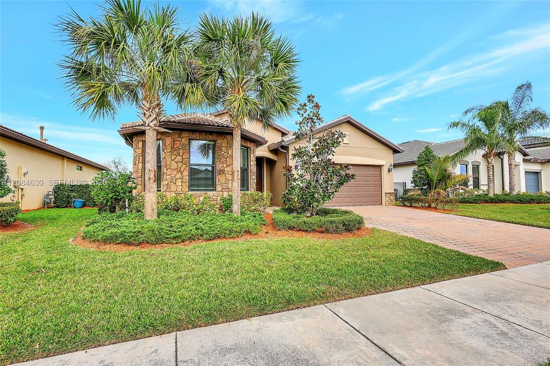 For Sale: $469,000 (3 beds, 2 baths, 1743 Square Feet)