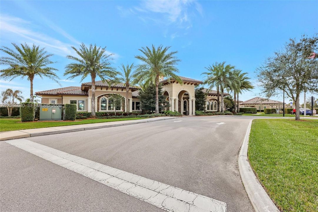 For Sale: $469,000 (3 beds, 2 baths, 1743 Square Feet)