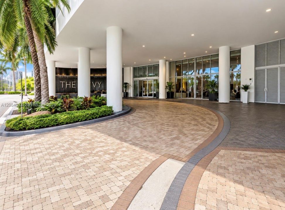 For Sale: $425,000 (1 beds, 1 baths, 846 Square Feet)