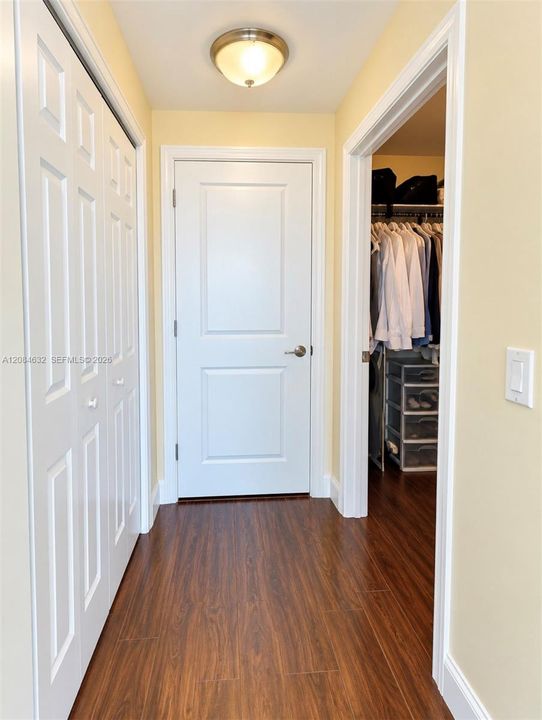 For Sale: $425,000 (1 beds, 1 baths, 846 Square Feet)
