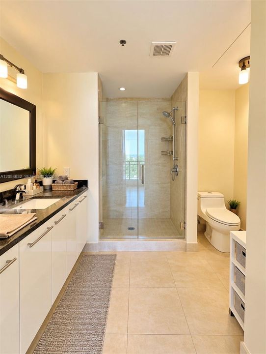 For Sale: $425,000 (1 beds, 1 baths, 846 Square Feet)