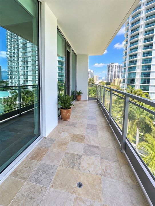 For Sale: $425,000 (1 beds, 1 baths, 846 Square Feet)