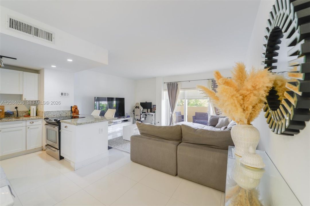 For Rent: $2,850 (2 beds, 2 baths, 1104 Square Feet)