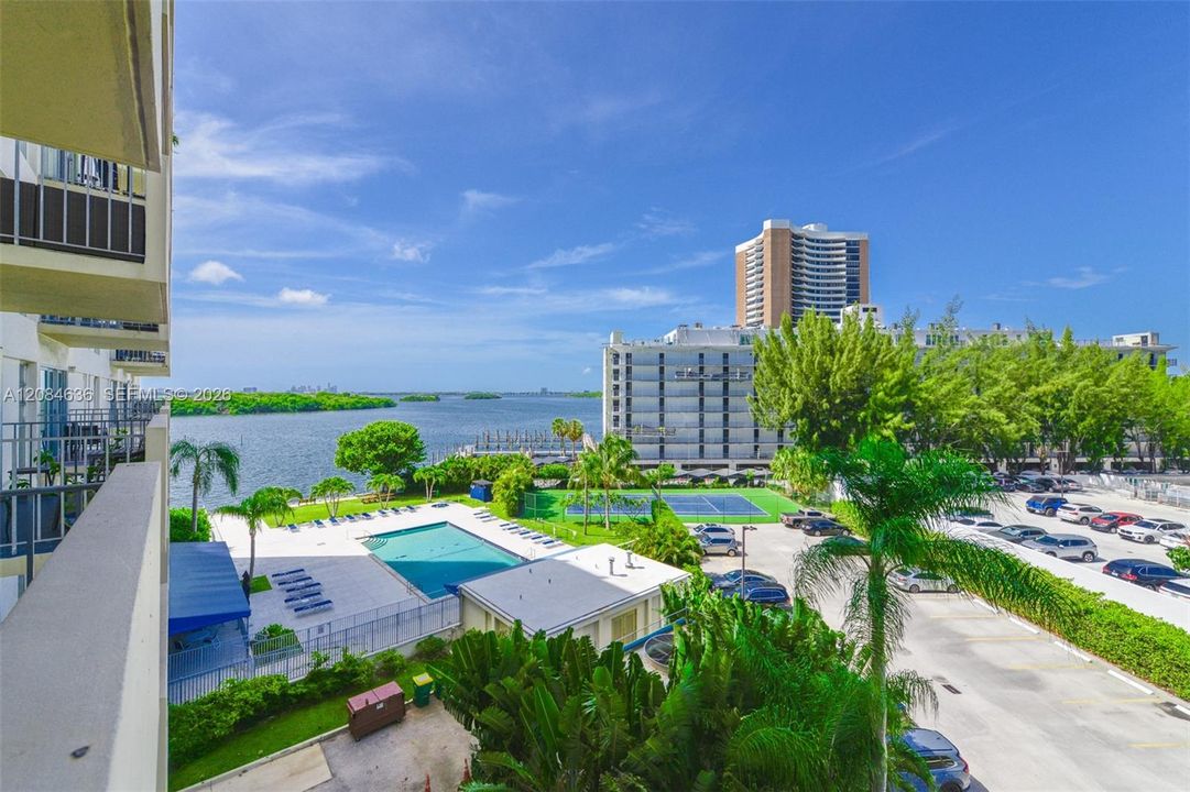 For Rent: $2,850 (2 beds, 2 baths, 1104 Square Feet)