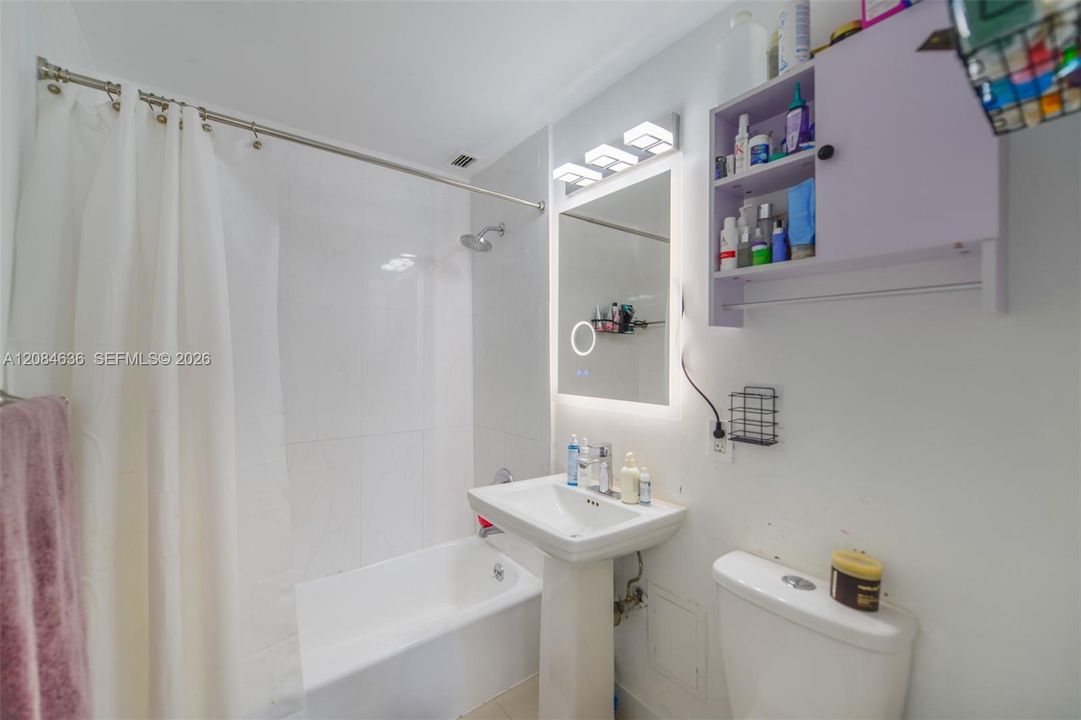 For Rent: $2,850 (2 beds, 2 baths, 1104 Square Feet)