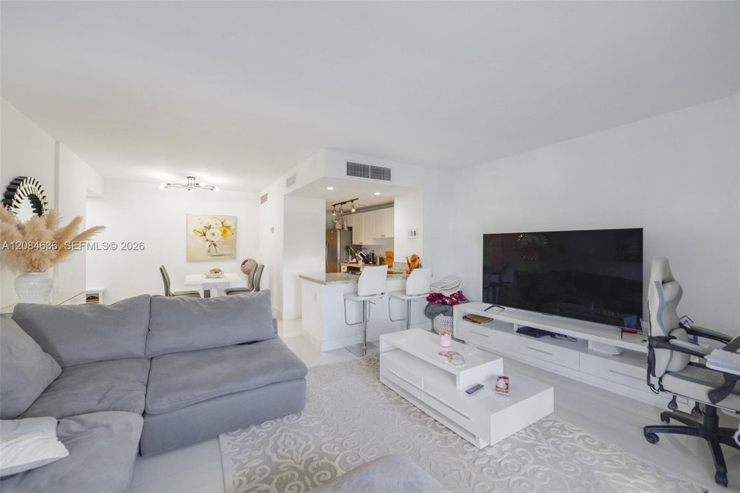 For Rent: $2,850 (2 beds, 2 baths, 1104 Square Feet)