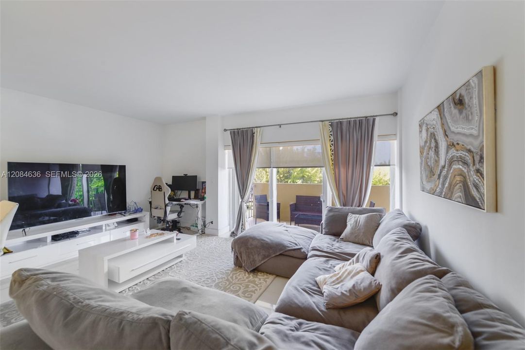 For Rent: $2,850 (2 beds, 2 baths, 1104 Square Feet)