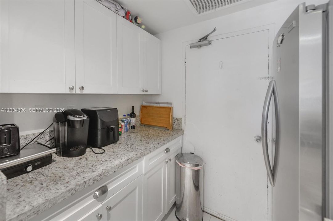 For Rent: $2,850 (2 beds, 2 baths, 1104 Square Feet)