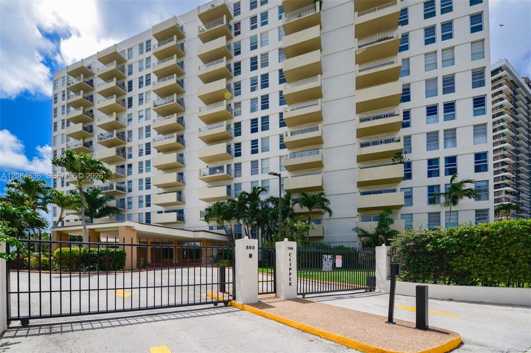 For Rent: $2,850 (2 beds, 2 baths, 1104 Square Feet)