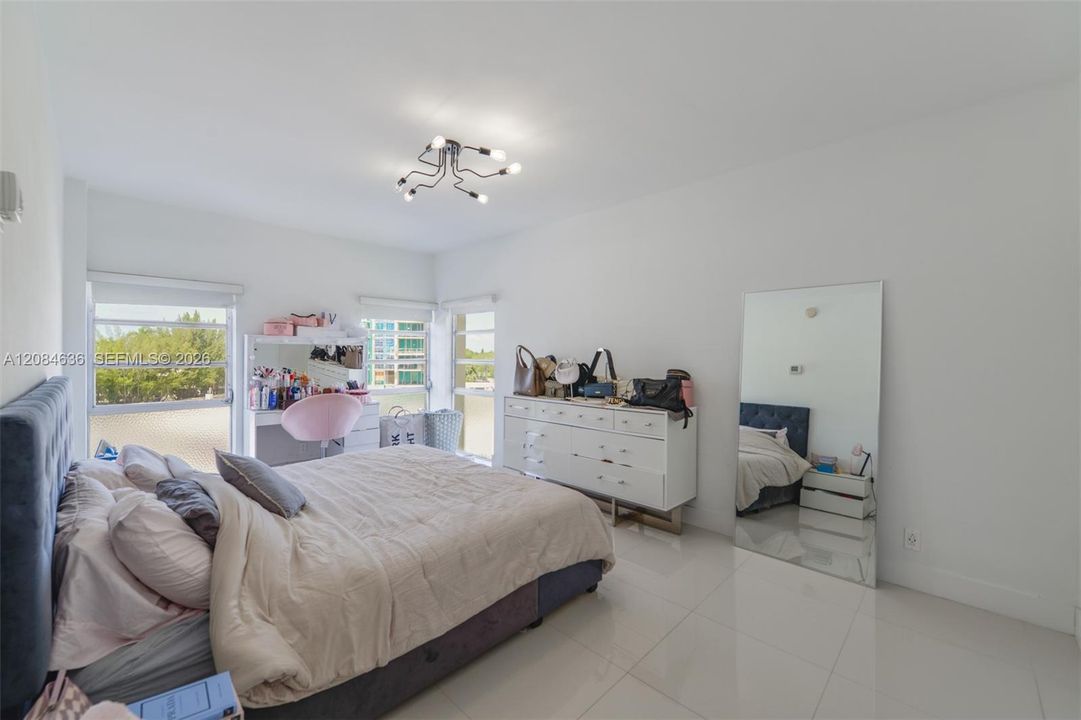 For Rent: $2,850 (2 beds, 2 baths, 1104 Square Feet)