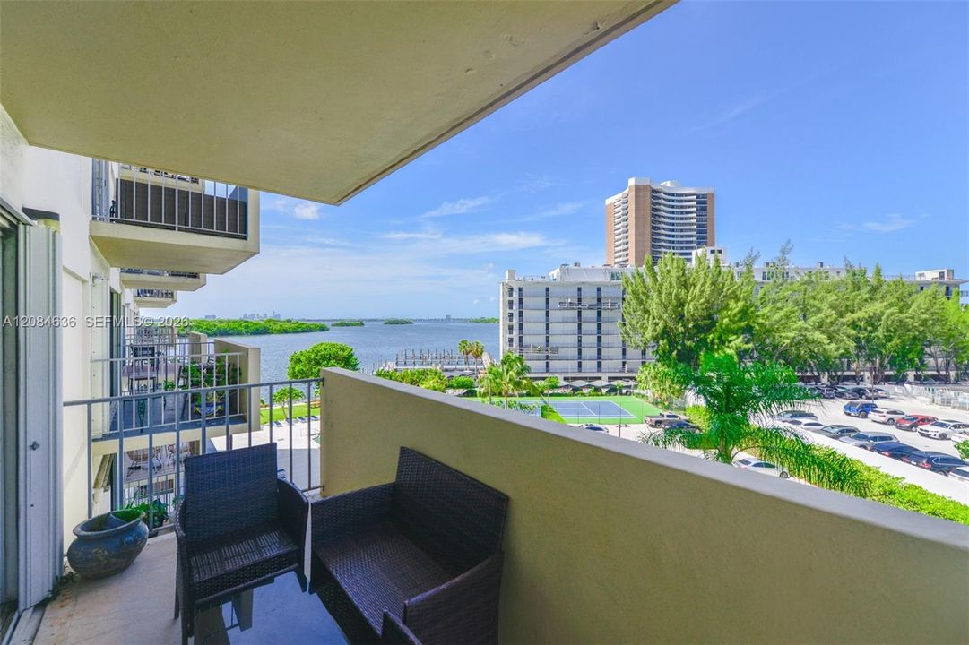 For Rent: $2,850 (2 beds, 2 baths, 1104 Square Feet)