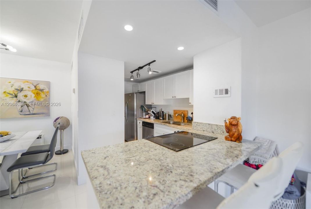 For Rent: $2,850 (2 beds, 2 baths, 1104 Square Feet)