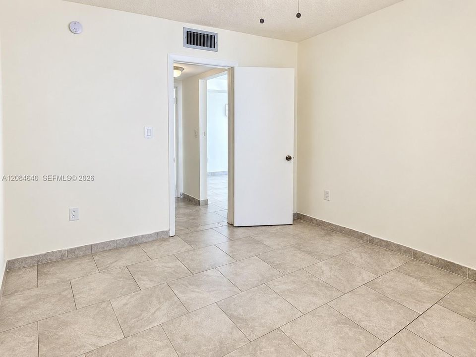 For Rent: $2,500 (2 beds, 2 baths, 1037 Square Feet)