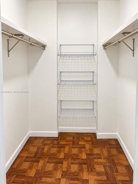 For Rent: $2,500 (2 beds, 2 baths, 1037 Square Feet)