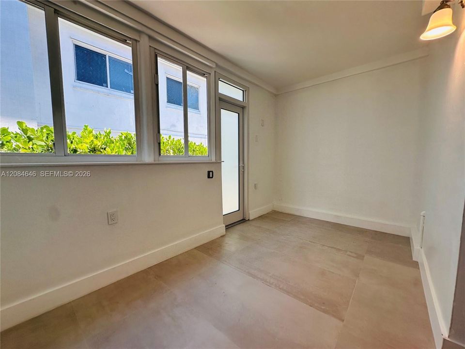 For Rent: $2,800 (2 beds, 1 baths, 1100 Square Feet)