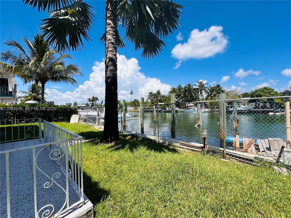 For Rent: $2,800 (2 beds, 1 baths, 1100 Square Feet)
