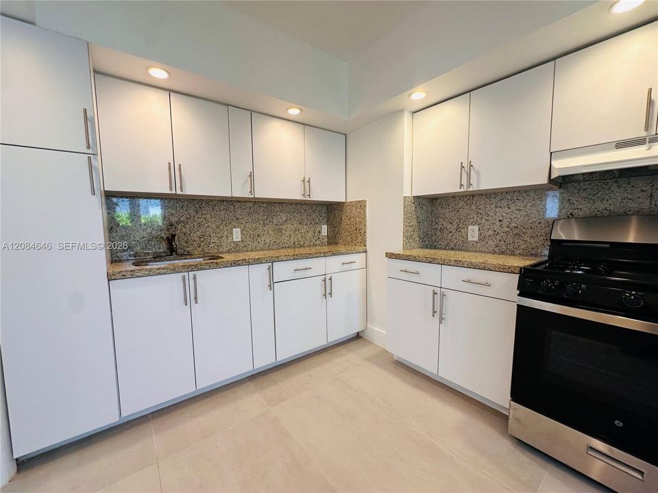 For Rent: $2,800 (2 beds, 1 baths, 1100 Square Feet)