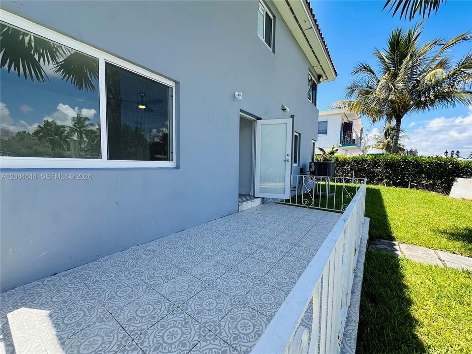 For Rent: $2,800 (2 beds, 1 baths, 1100 Square Feet)