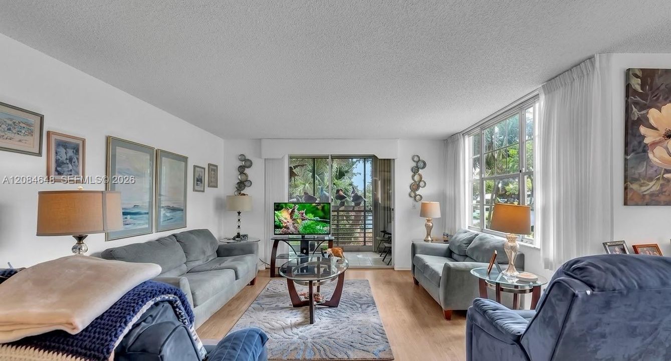 For Sale: $150,000 (2 beds, 2 baths, 1120 Square Feet)