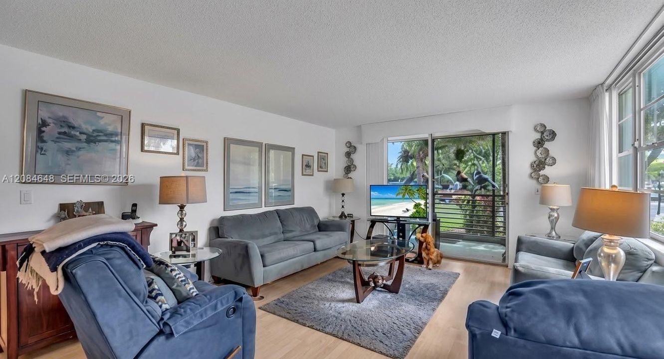 For Sale: $150,000 (2 beds, 2 baths, 1120 Square Feet)