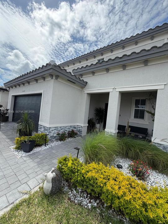 For Sale: $725,000 (5 beds, 3 baths, 3033 Square Feet)