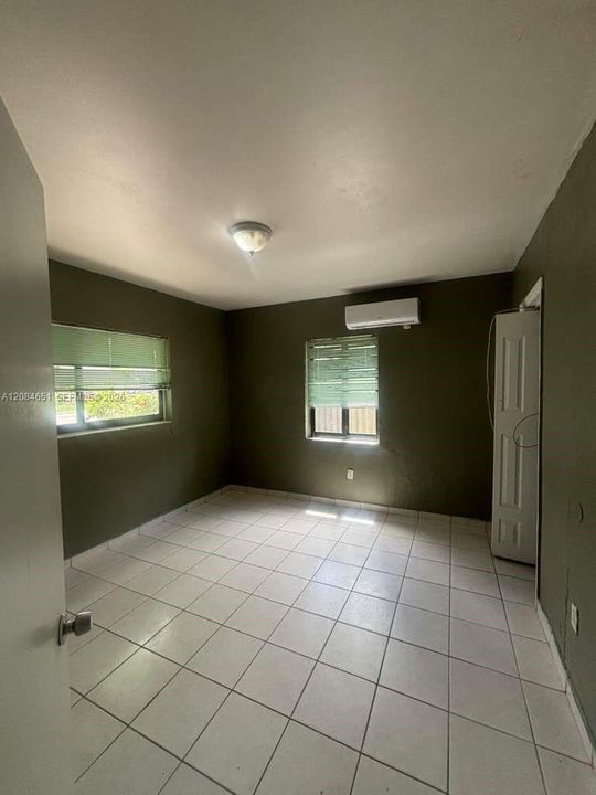 For Rent: $2,000 (1 beds, 1 baths, 1135 Square Feet)