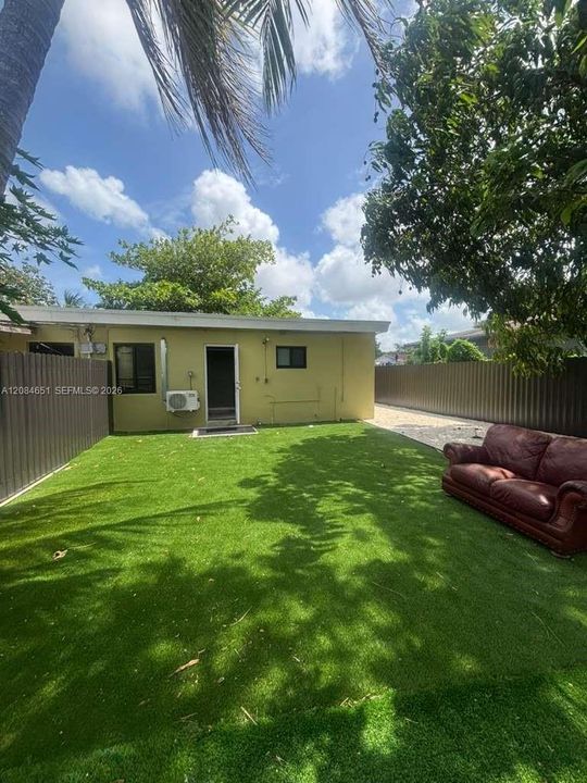For Rent: $2,000 (1 beds, 1 baths, 1135 Square Feet)