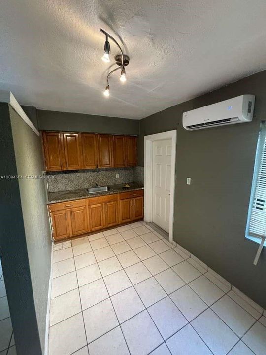 For Rent: $2,000 (1 beds, 1 baths, 1135 Square Feet)