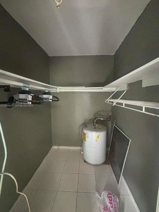 For Rent: $2,000 (1 beds, 1 baths, 1135 Square Feet)