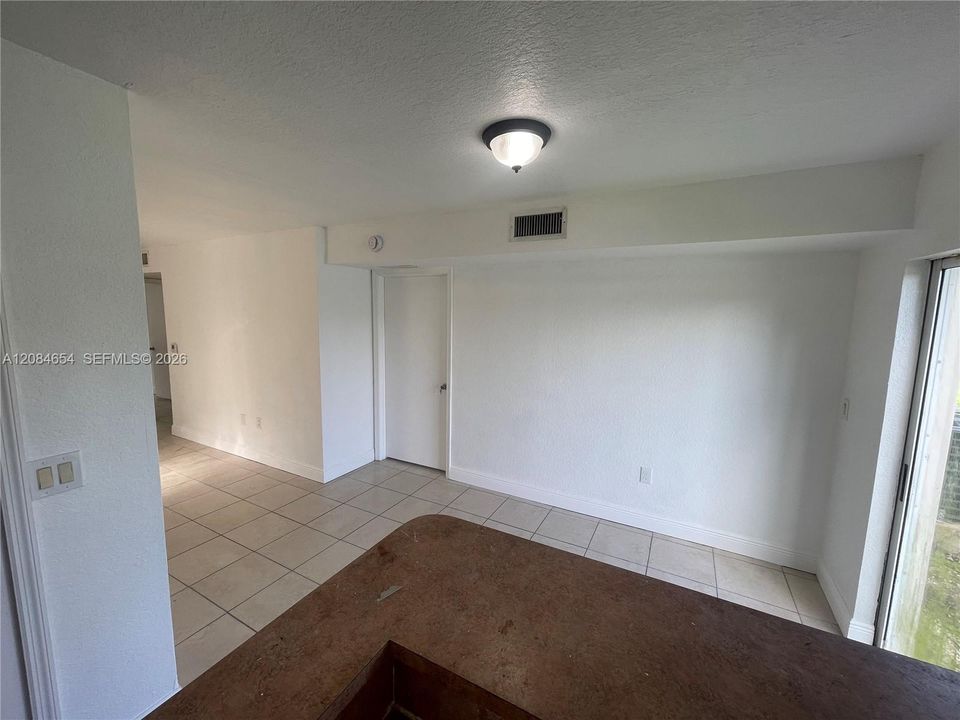 For Rent: $2,100 (3 beds, 2 baths, 1099 Square Feet)