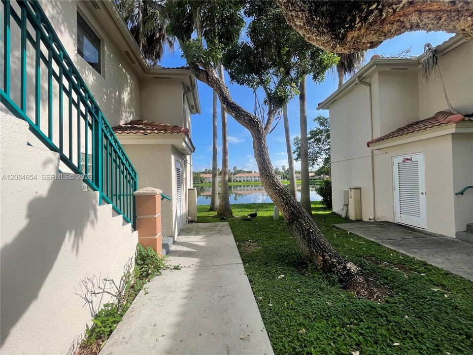 For Rent: $2,100 (3 beds, 2 baths, 1099 Square Feet)