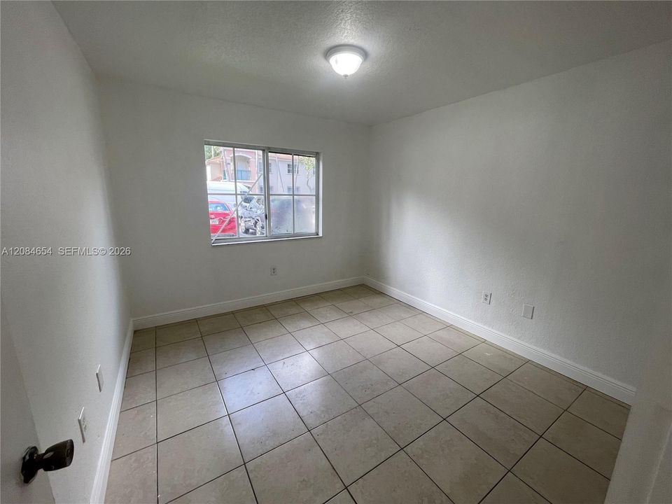 For Rent: $2,100 (3 beds, 2 baths, 1099 Square Feet)