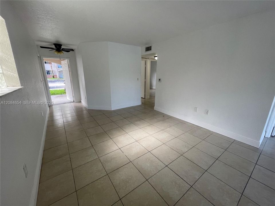 For Rent: $2,100 (3 beds, 2 baths, 1099 Square Feet)