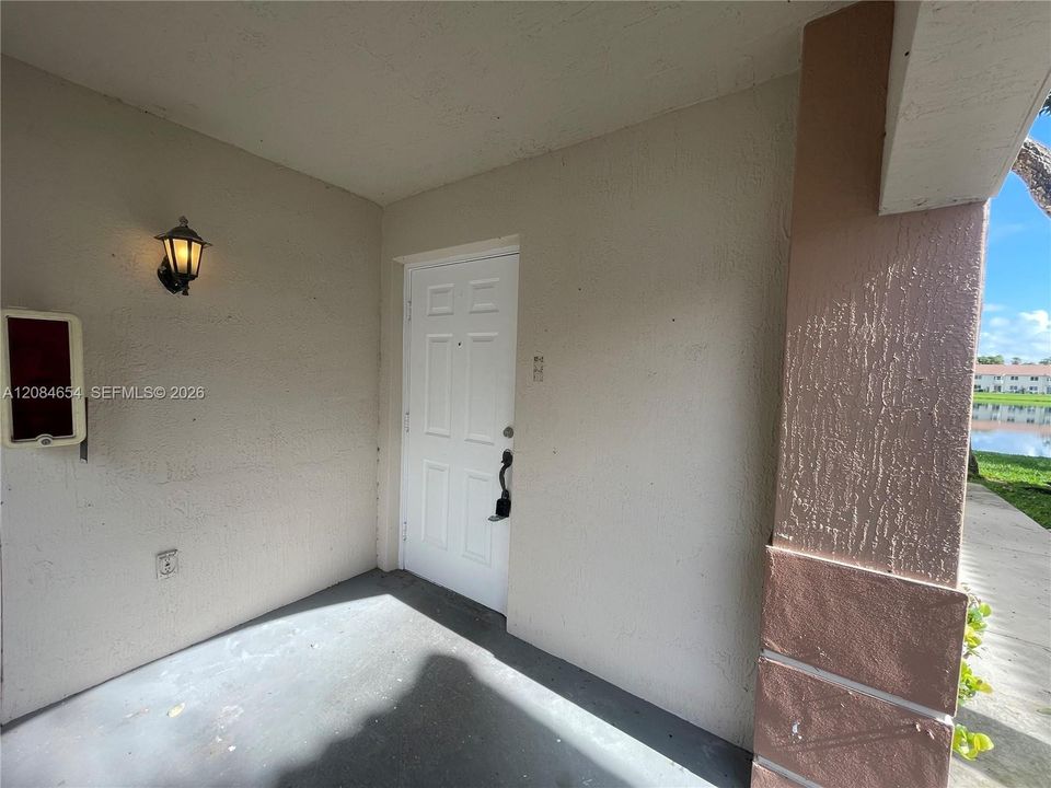 For Rent: $2,100 (3 beds, 2 baths, 1099 Square Feet)
