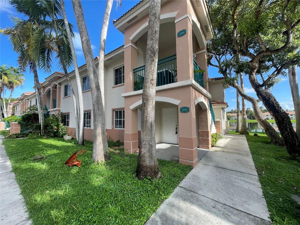 For Rent: $2,100 (3 beds, 2 baths, 1099 Square Feet)
