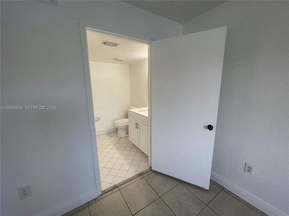 For Rent: $2,100 (3 beds, 2 baths, 1099 Square Feet)