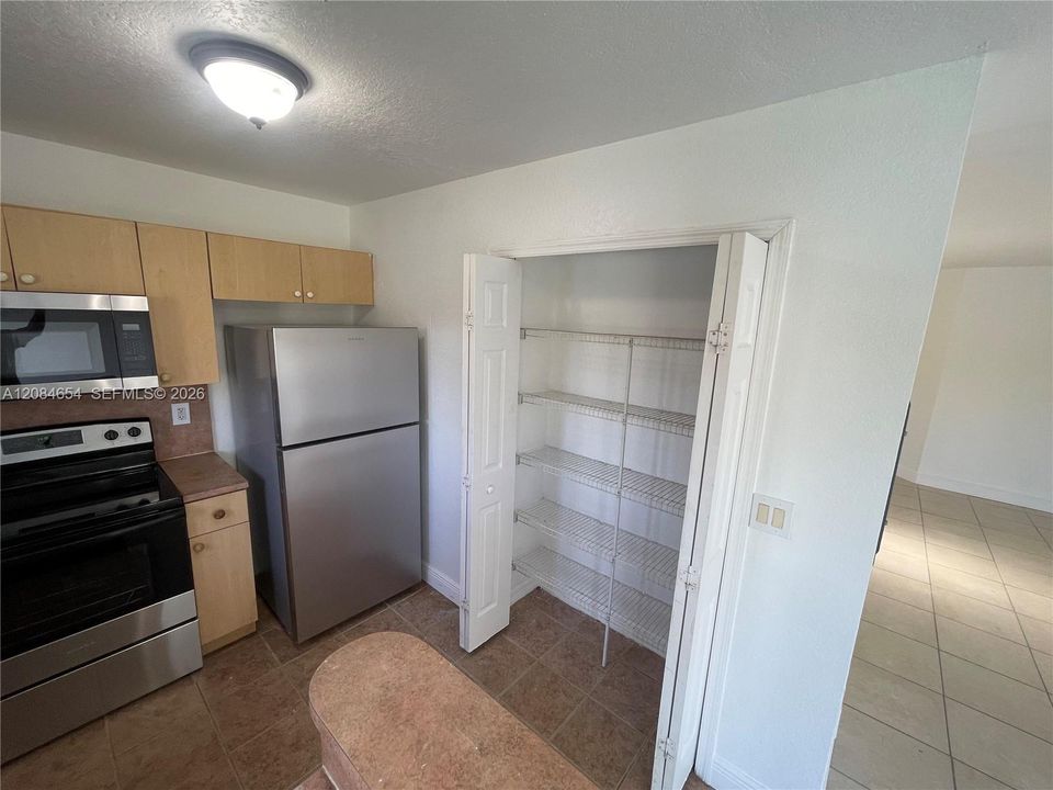 For Rent: $2,100 (3 beds, 2 baths, 1099 Square Feet)