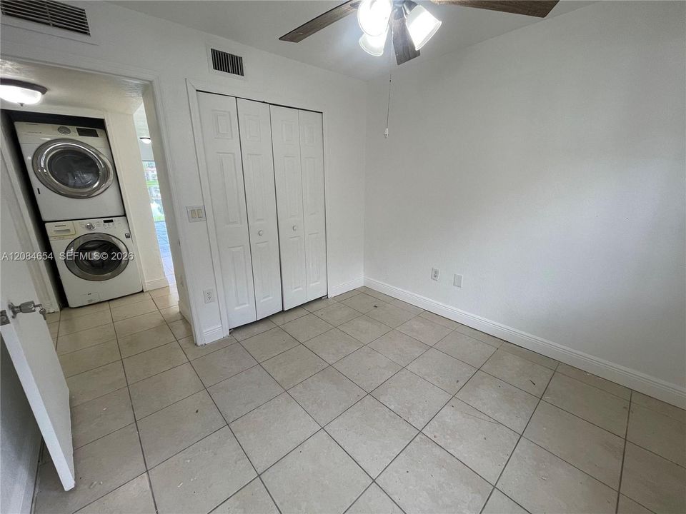 For Rent: $2,100 (3 beds, 2 baths, 1099 Square Feet)