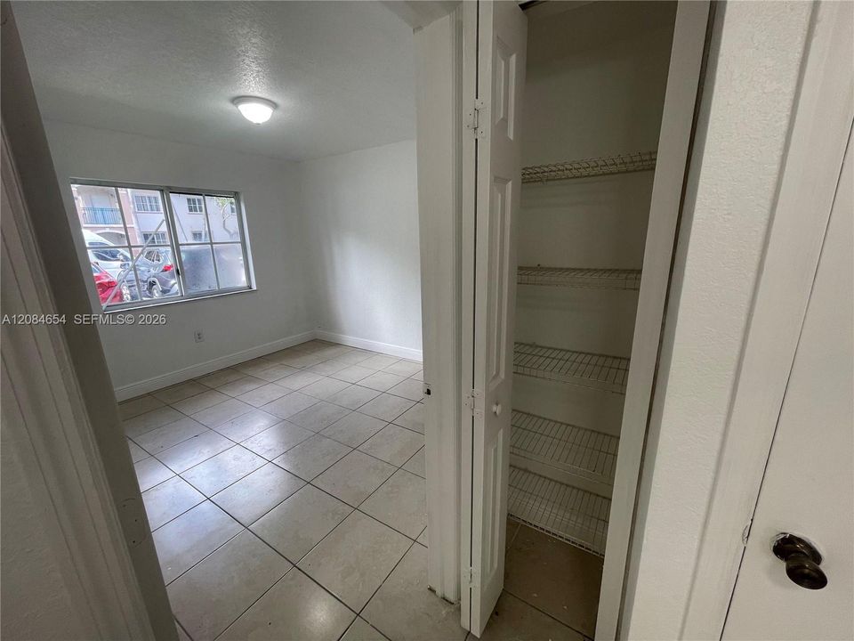 For Rent: $2,100 (3 beds, 2 baths, 1099 Square Feet)