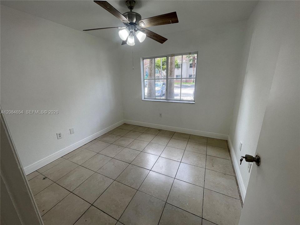 For Rent: $2,100 (3 beds, 2 baths, 1099 Square Feet)