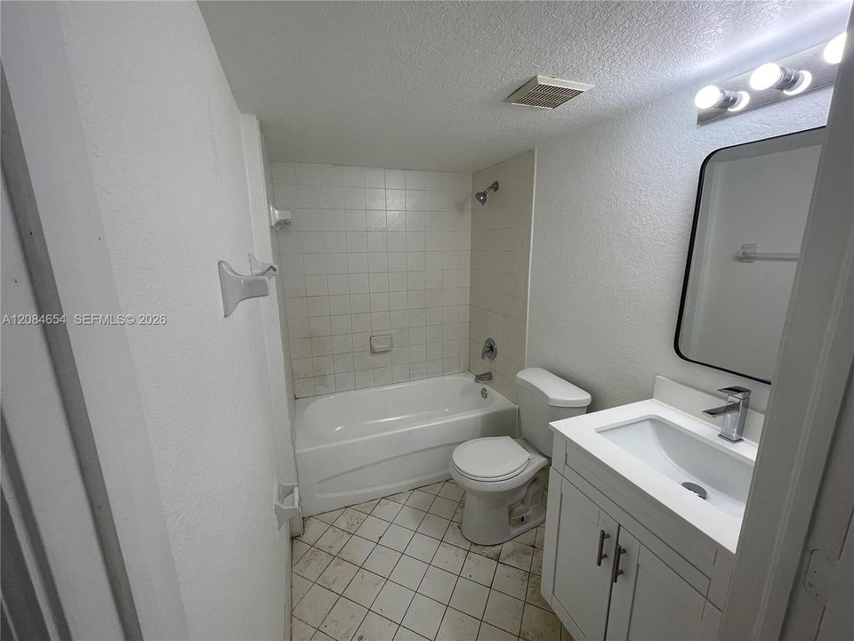 For Rent: $2,100 (3 beds, 2 baths, 1099 Square Feet)